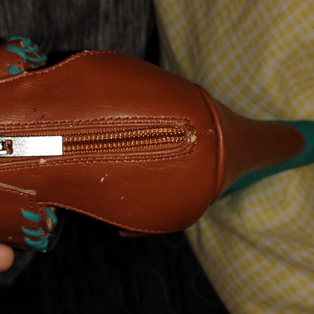 High Heels - Picture 4 of 4